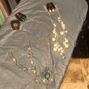 🔵Paparazzi bundle. NWT 3 sets of earrings with matching necklaces.